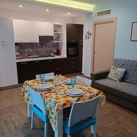 Casa Azzurra Lejlighed Giardini Naxos Eksteriør billede