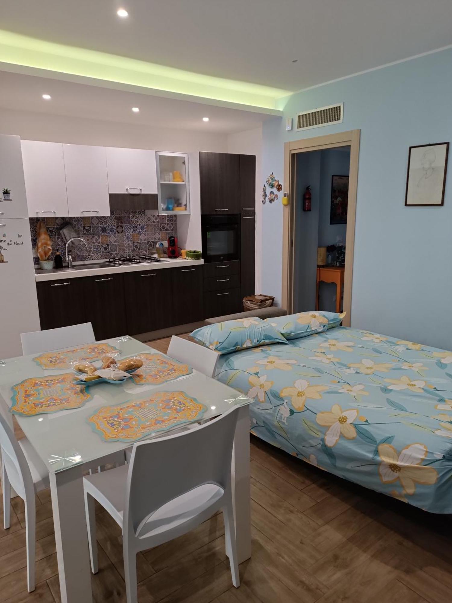 Casa Azzurra Lejlighed Giardini Naxos Eksteriør billede