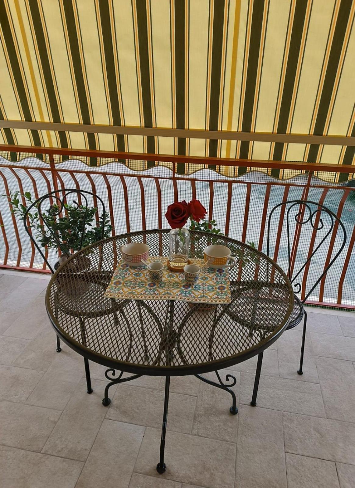 Casa Azzurra Lejlighed Giardini Naxos Eksteriør billede